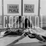 24-04-1969 John Lennon & Yoko Ono at Hilton Hotel Amsterdam, The Netherlands. On behalf of -Bed Peace/Hair Peace-. April 24, 1969.

[keywords]Black & White Image, In Bed[/keywords]